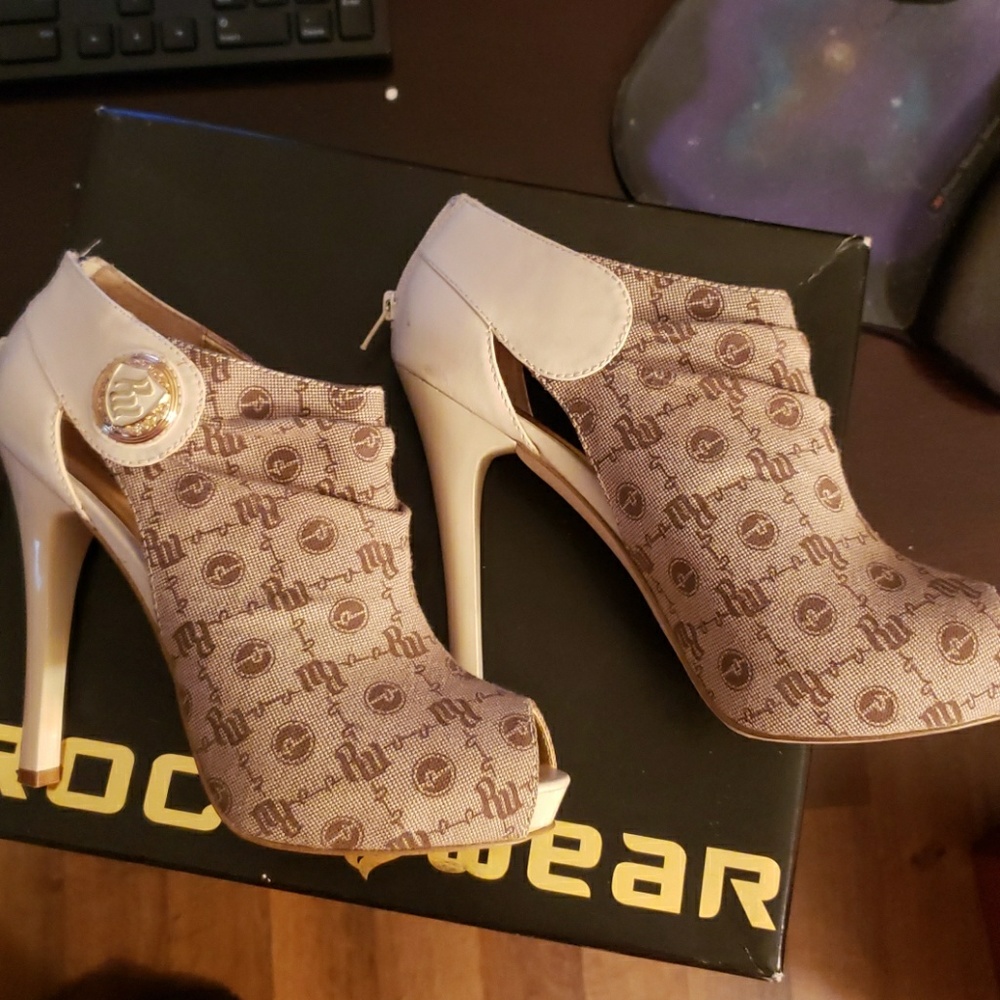 Like New ROCA {} WEAR open toe bootie size 8.5 - Picture 3 of 7